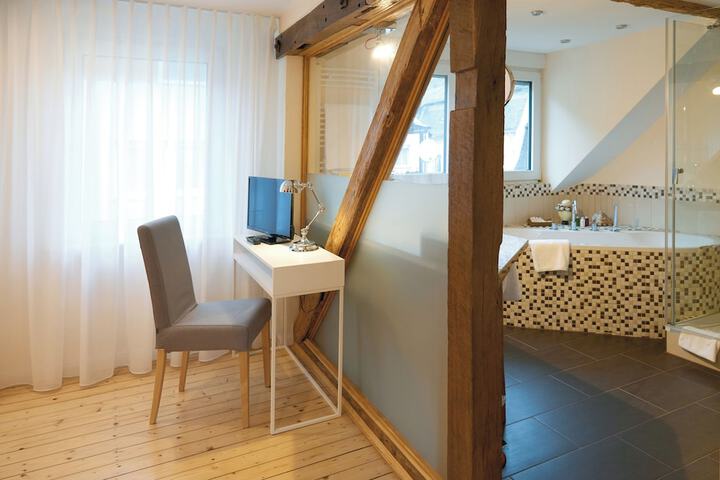 Room 4 of 37