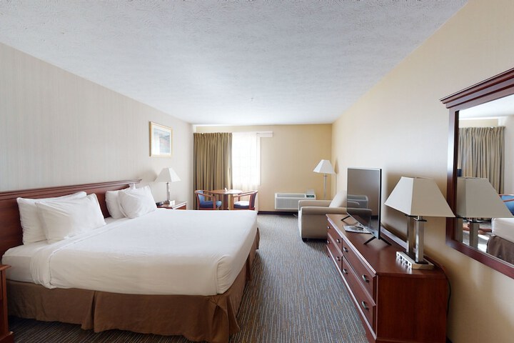 1 King Bed (6 of 12)