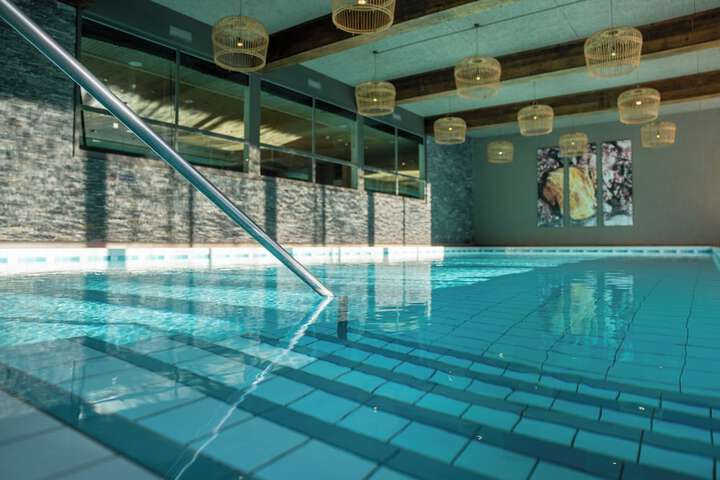 Pool 24 of 51
