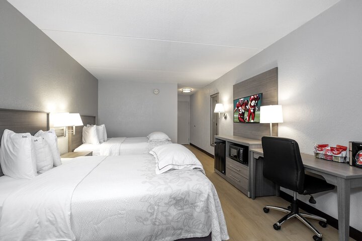 2 Double Beds Accessible (15 of 15)