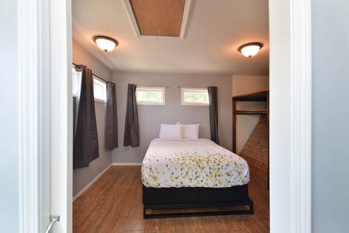 Room 29 of 143