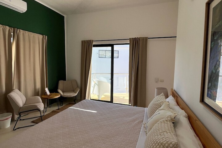 Room 6 of 38