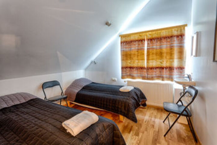 Room 10 of 15