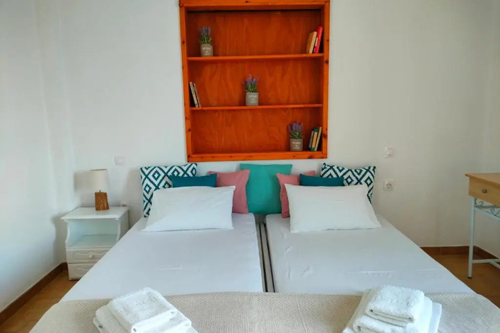 Room 5 of 16