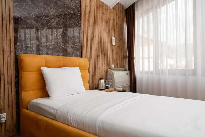 Room 8 of 32