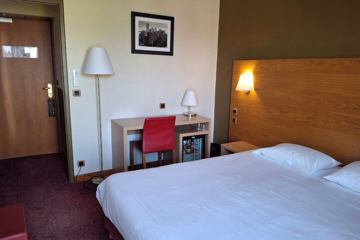 Room 10 of 81
