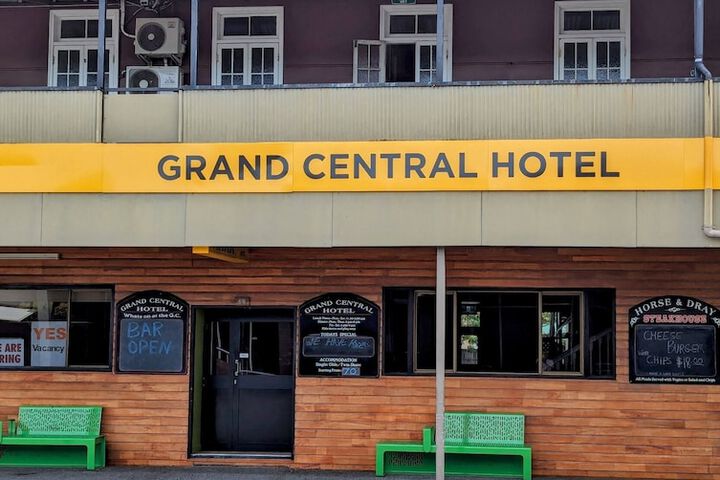 Grand Central Hotel Proserpine