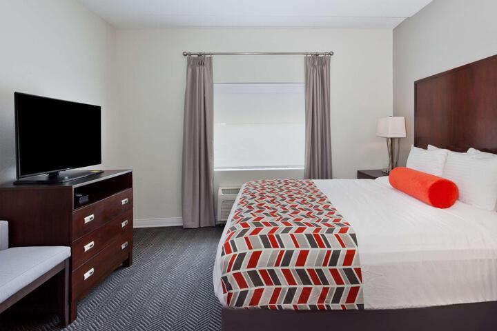 1 King Bed Accessible (4 of 4)