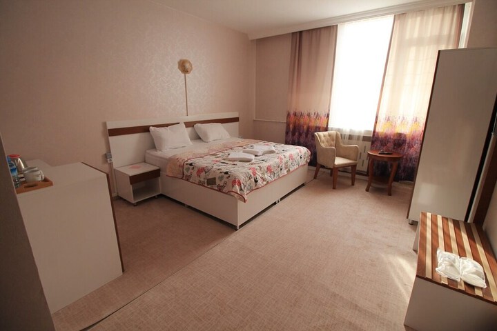 Room 3 of 12
