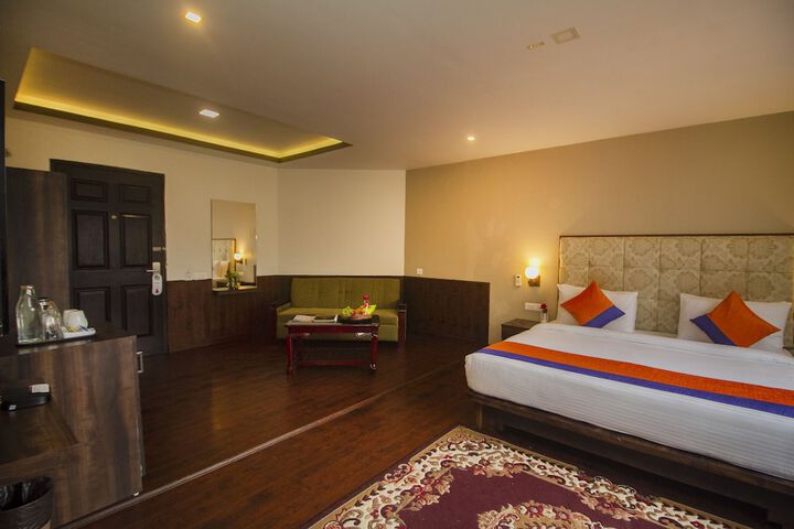 Room 18 of 37