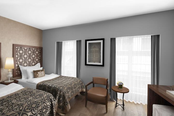 Room 27 of 79