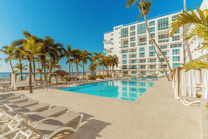 Pool Hotel