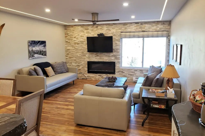 #1101 Ski-in & Huge One Bedroom in Blazing Saddles Downtown Breck