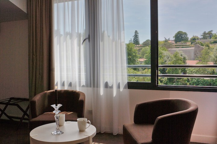 Room 32 of 73
