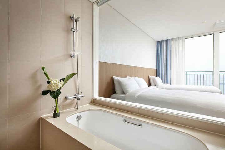 Room 103 of 181