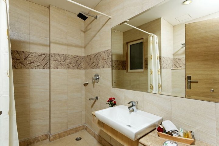 Room 16 of 40