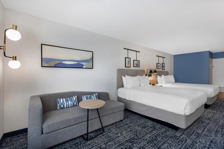 Room 9 of 38