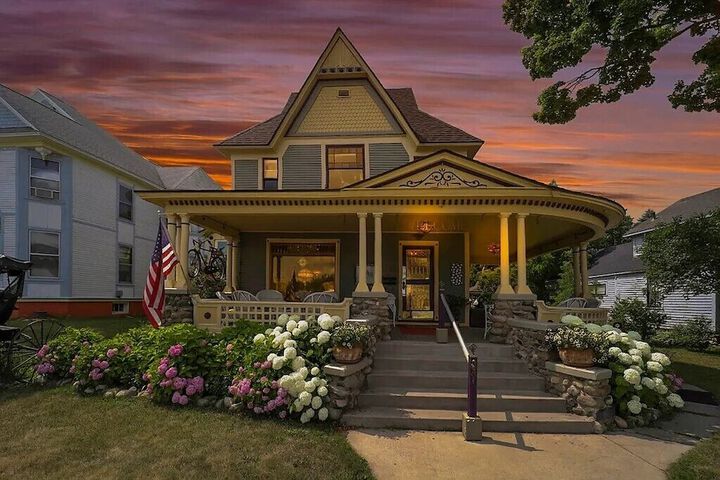 Secrets on Main Bed & Breakfast