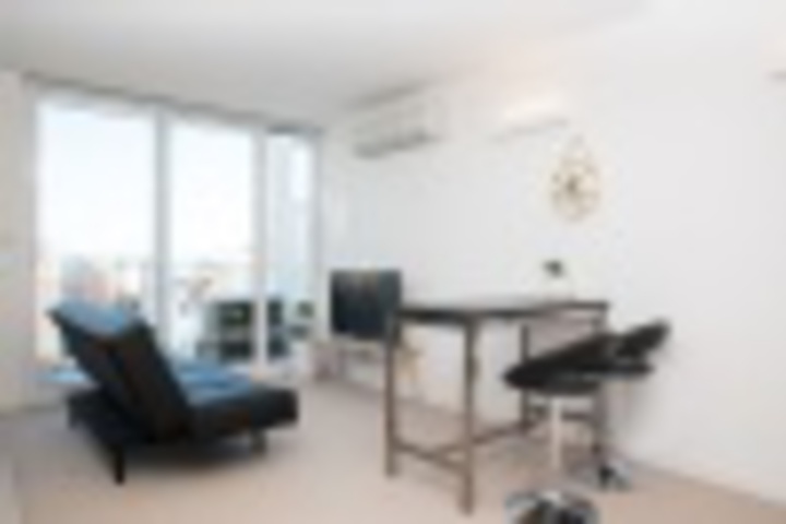 Room 16 of 180