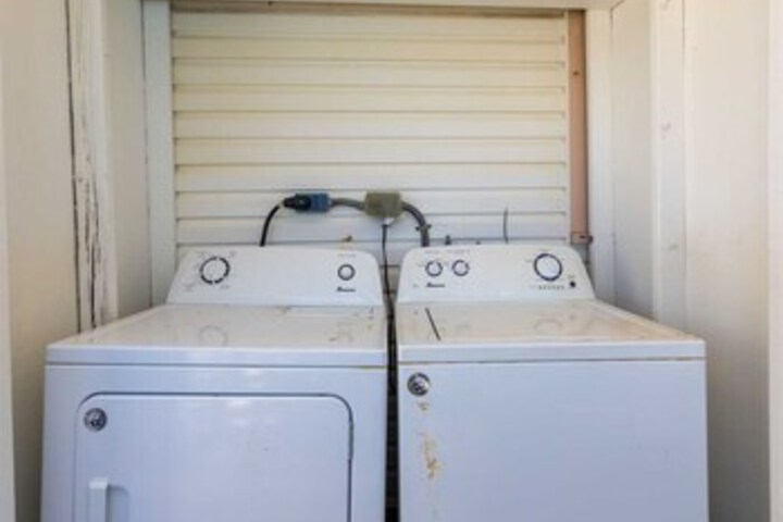 Laundry 18 of 36