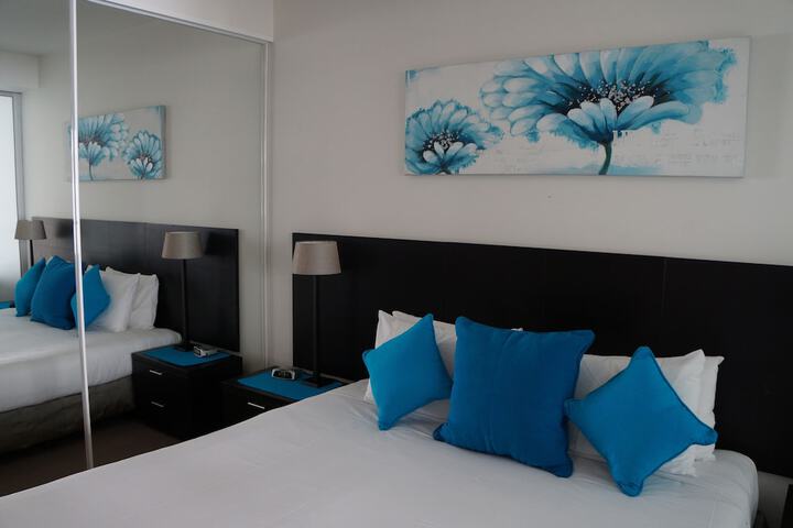 Room 5 of 76