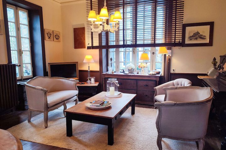 Guest Lobby