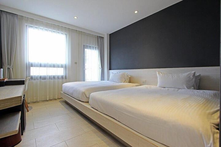 Room 10 of 17