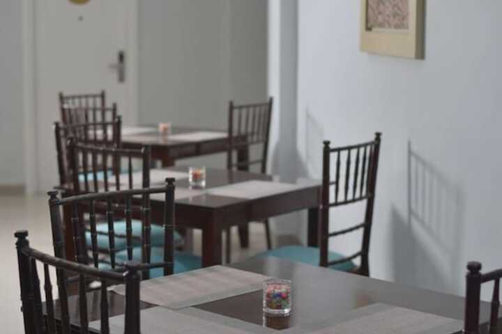 Dining 25 of 33