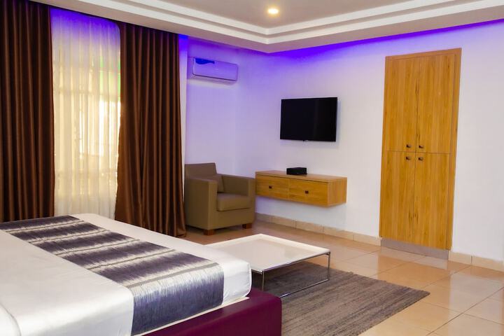 Room 3 of 23