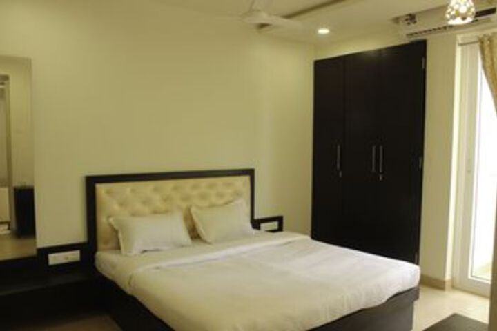 OYO 9714 Home Pool View 1 BHK Siolim