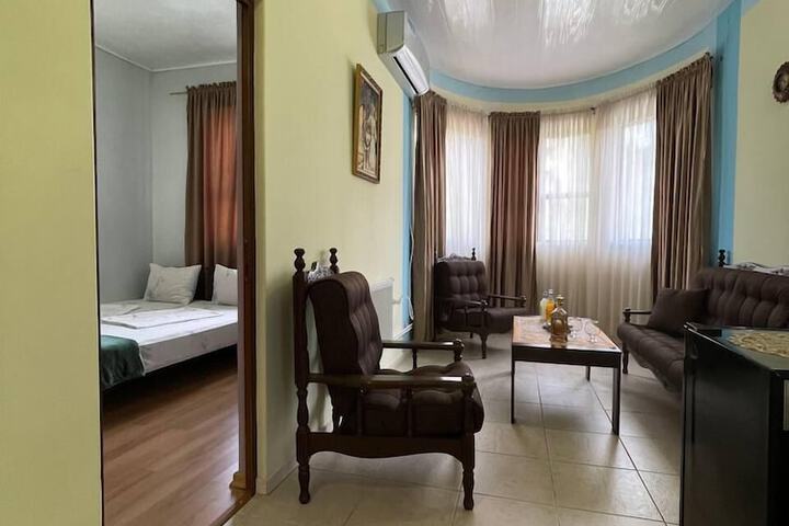 Room 6 of 32