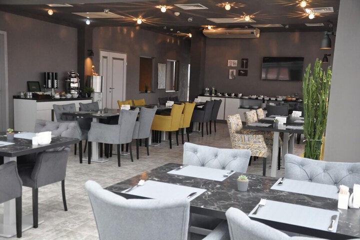 Breakfast/Coffee Service 46 of 68