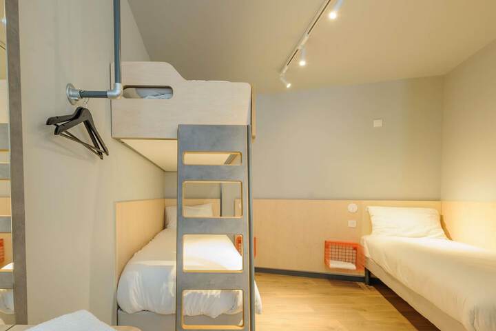 Room 50 of 77