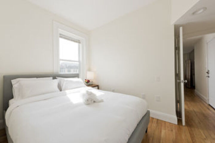 Room 5 of 10