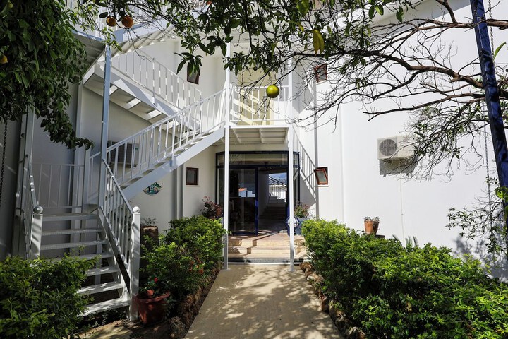 Hotel Exterior 62 of 72