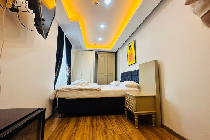 Room 27 of 62