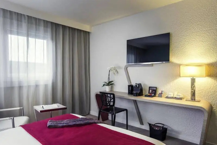 Room 3 of 10