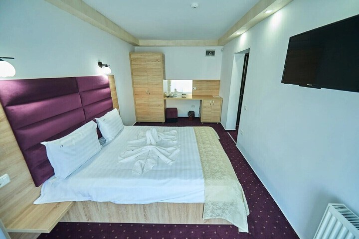 Room 15 of 34