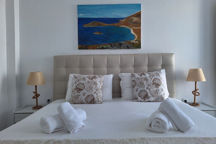 Room 6 of 28