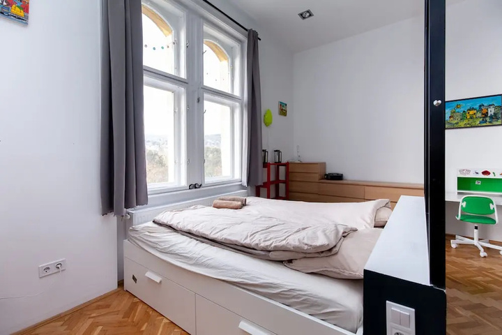 Room 5 of 16