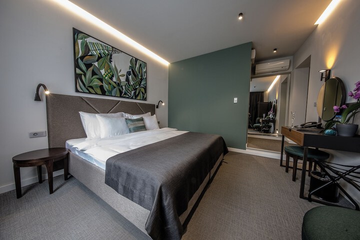 Room 8 of 70