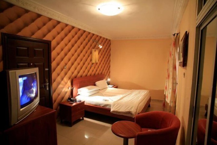 Room 2 of 9