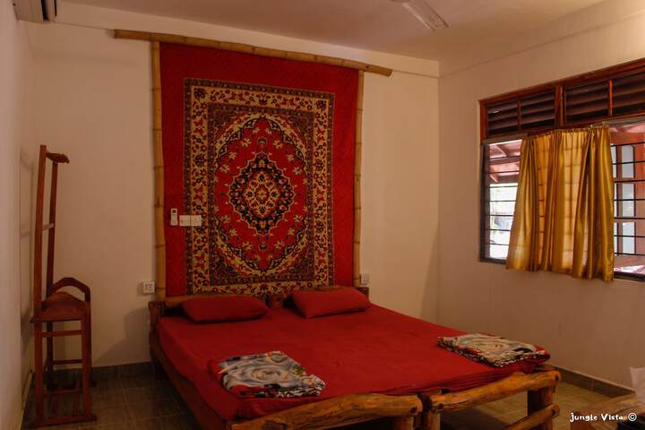 Room 25 of 28