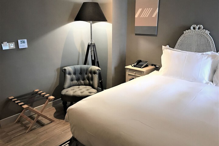 Room 47 of 243