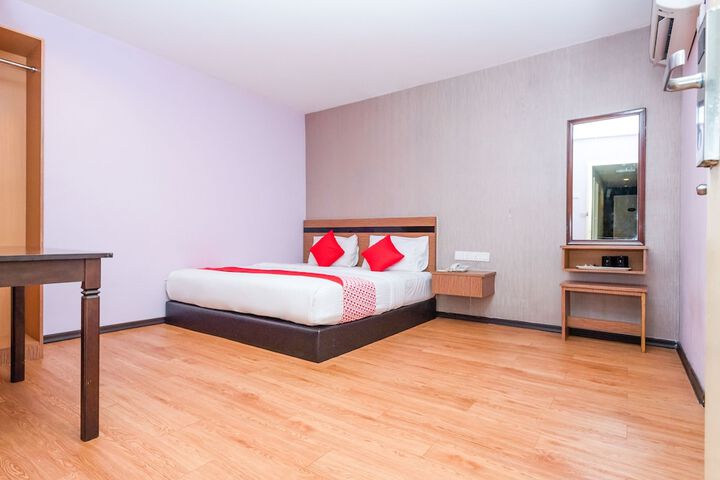 Room 9 of 33