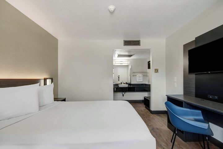 Room 11 of 35