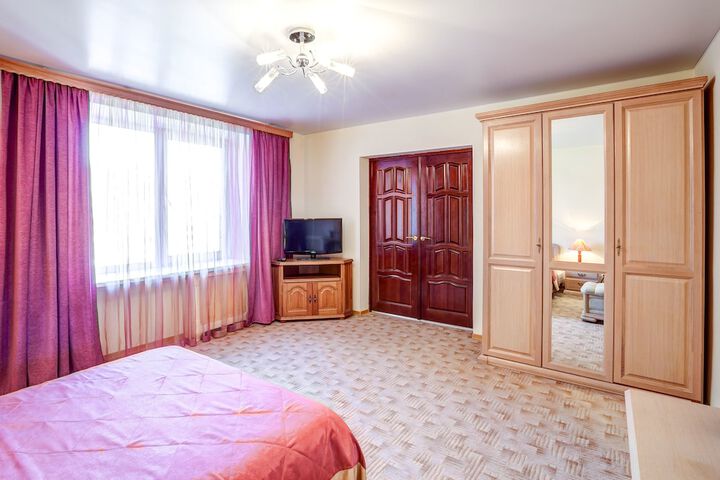 Room 6 of 52