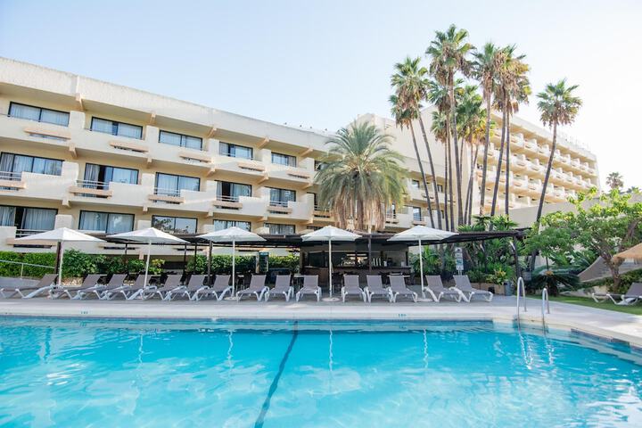 Hotel with Pool