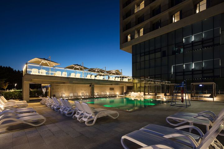 Pool 65 of 161