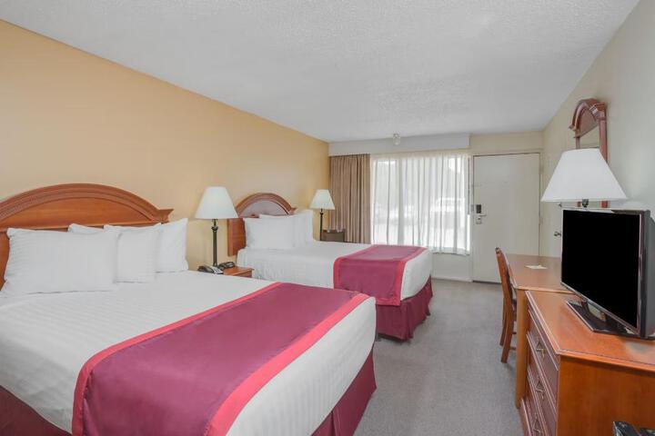 1 King Bed Mountain View (11 of 12)